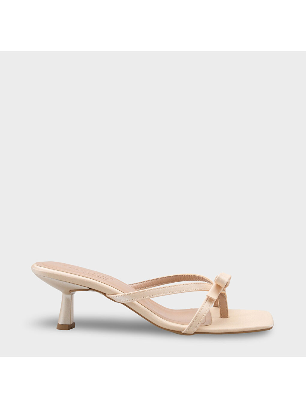 Bej Rebekah Saten Orta Topuklu Küt Burunlu Kadın Terlik