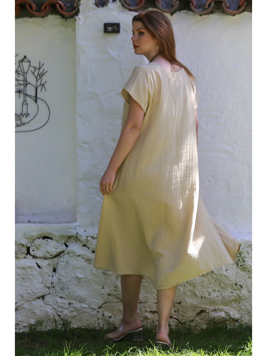 Koyu Bej V Yaka Düşük Kol Casual Müslin Dokuma Elbise Kloş Etek 115 63-3