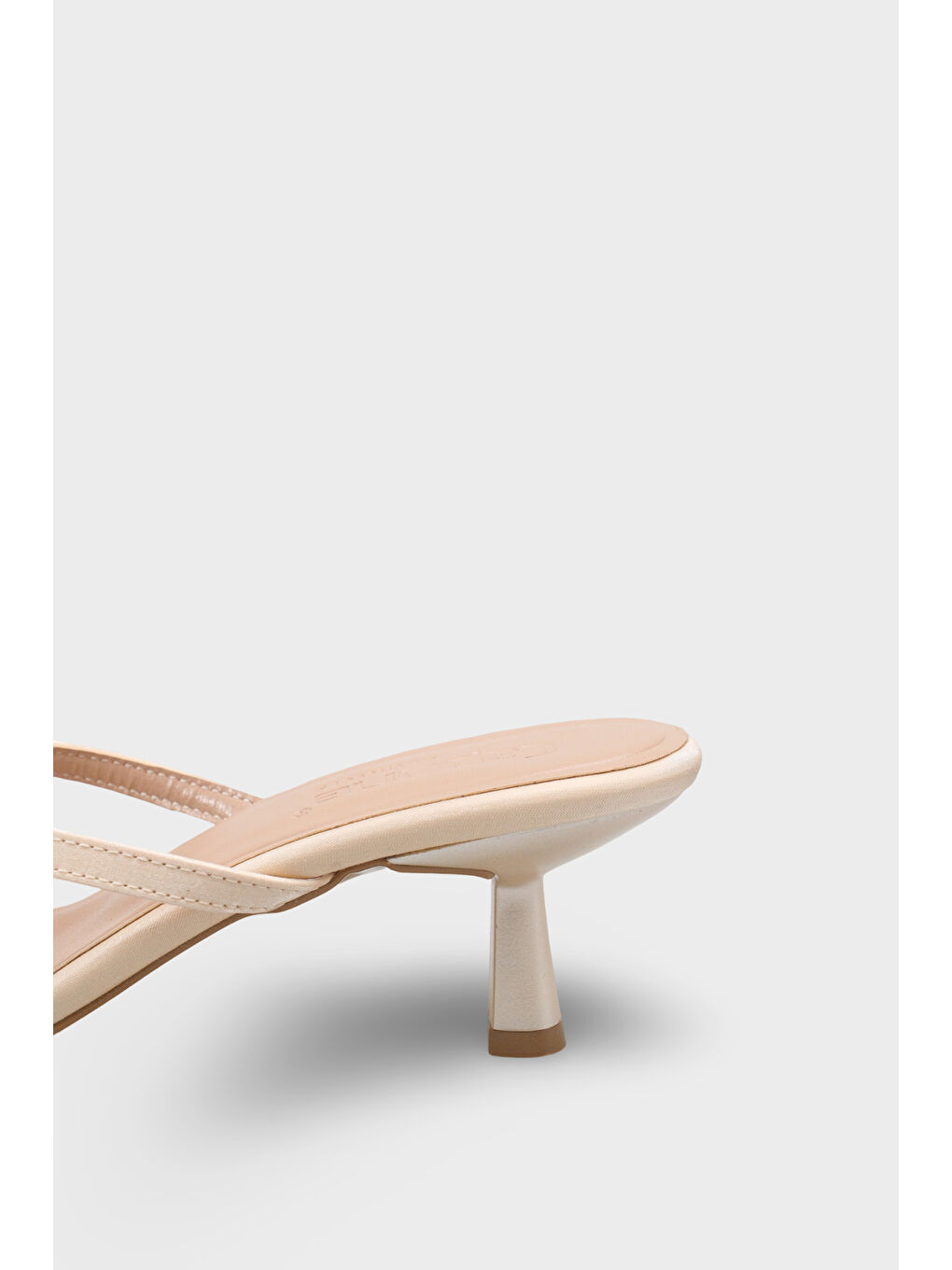 Bej Rebekah Saten Orta Topuklu Küt Burunlu Kadın Terlik-2