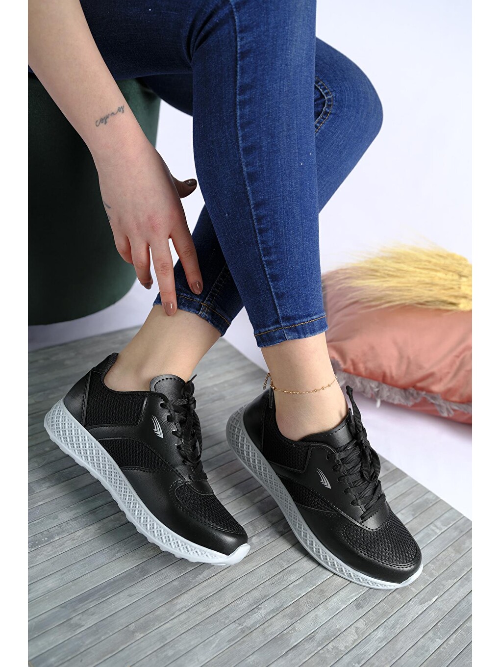 Siyah Monica Kalın Taban Fileli Kadın Sneaker