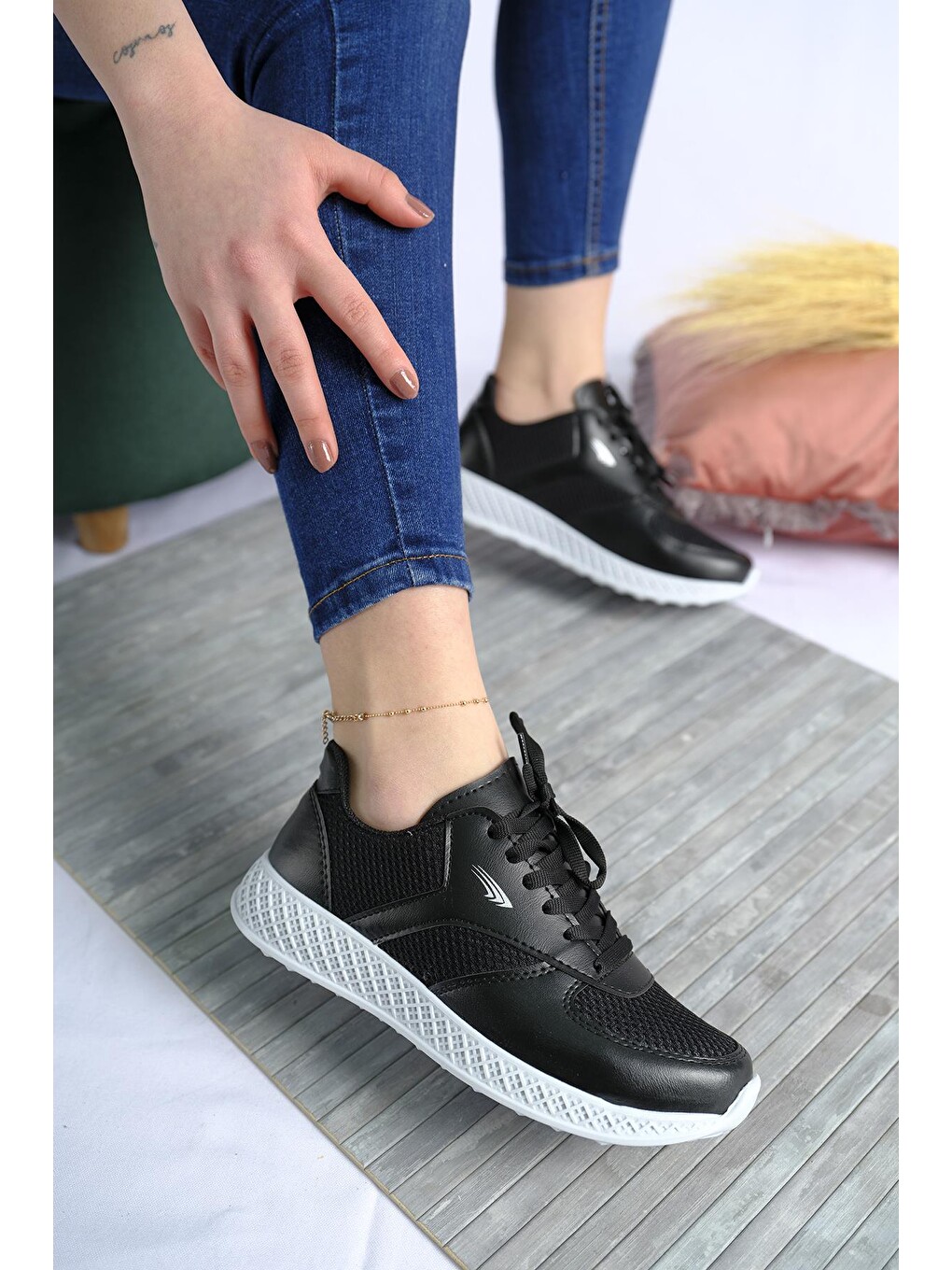 Siyah Monica Kalın Taban Fileli Kadın Sneaker-1