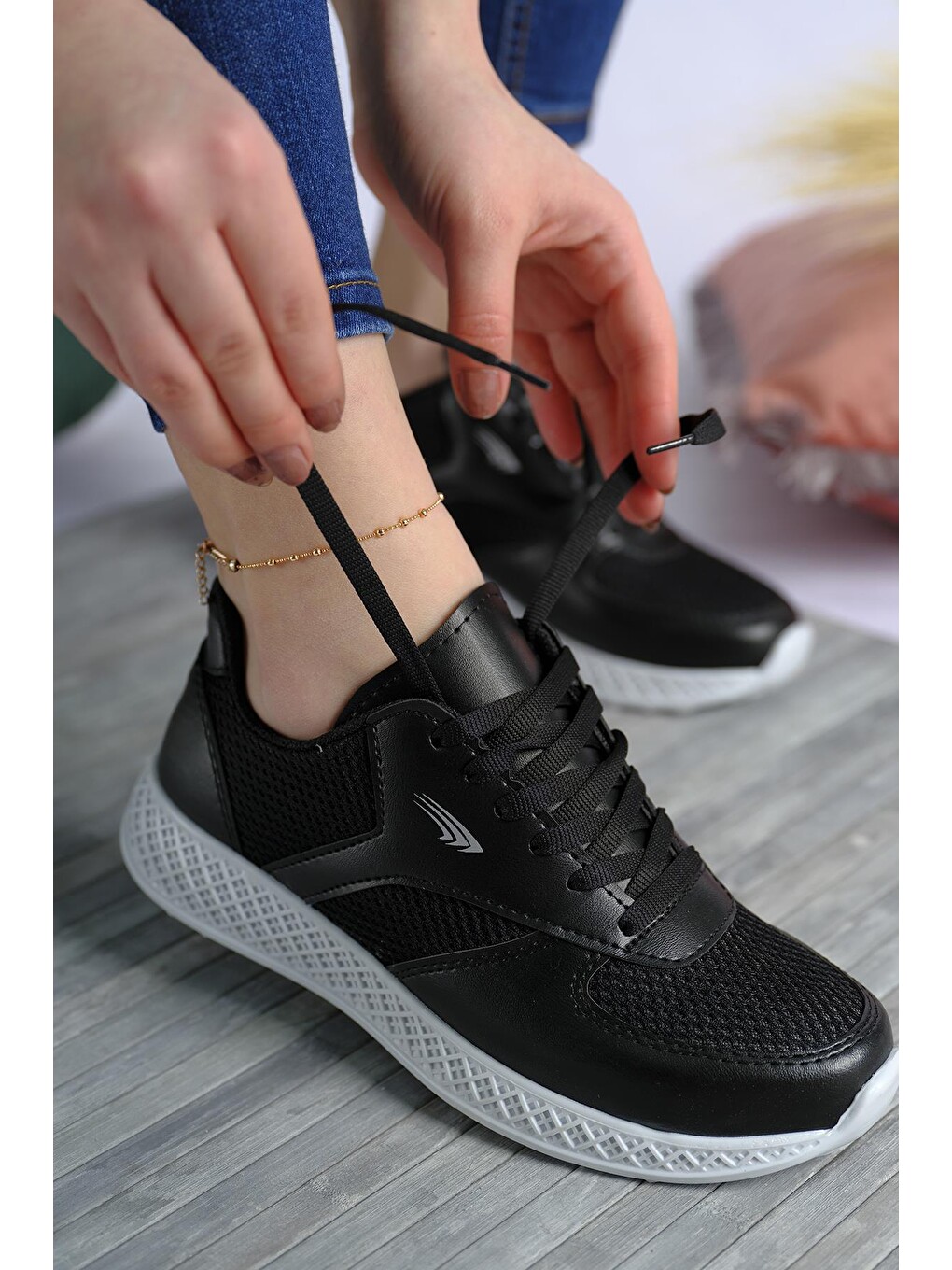 Siyah Monica Kalın Taban Fileli Kadın Sneaker-2