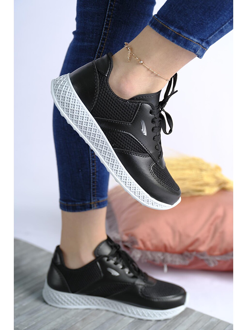 Siyah Monica Kalın Taban Fileli Kadın Sneaker-3