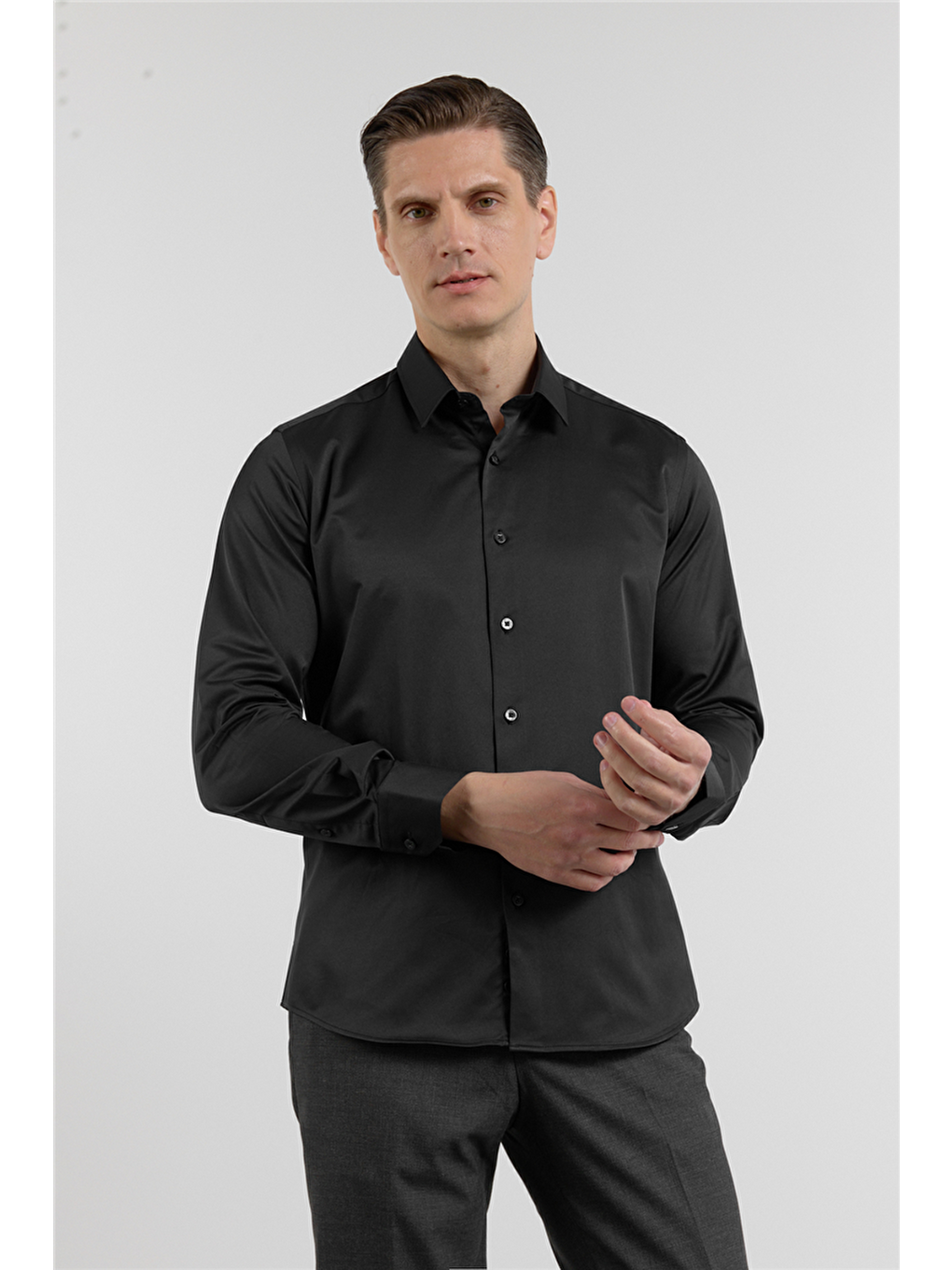 Siyah Sert Yaka Uzun Kol Cepsiz Slim Fit Pamuklu Gömlek 1004255228-2