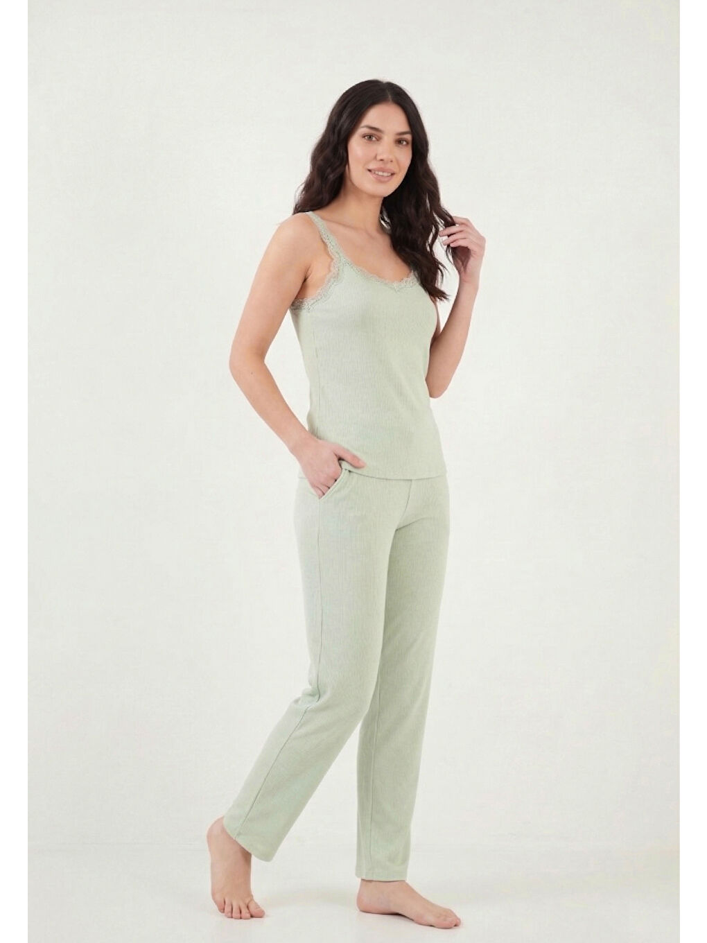 Yeşil Regular Fit Güpür Detaylı Askılı Yuvarlak Yaka Kadın Pijama Takımı 65770822-2