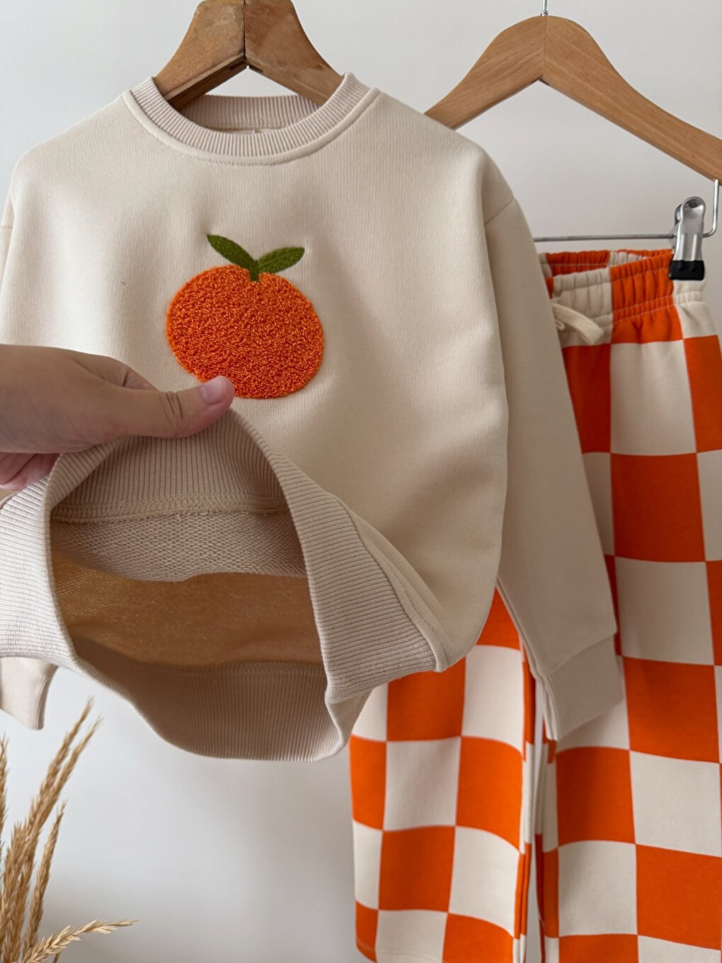 Beyaz Çocuk Portakal Nakışlı Ekru Sweatshirt Ve Turuncu Dama Eşofman Takımı-2