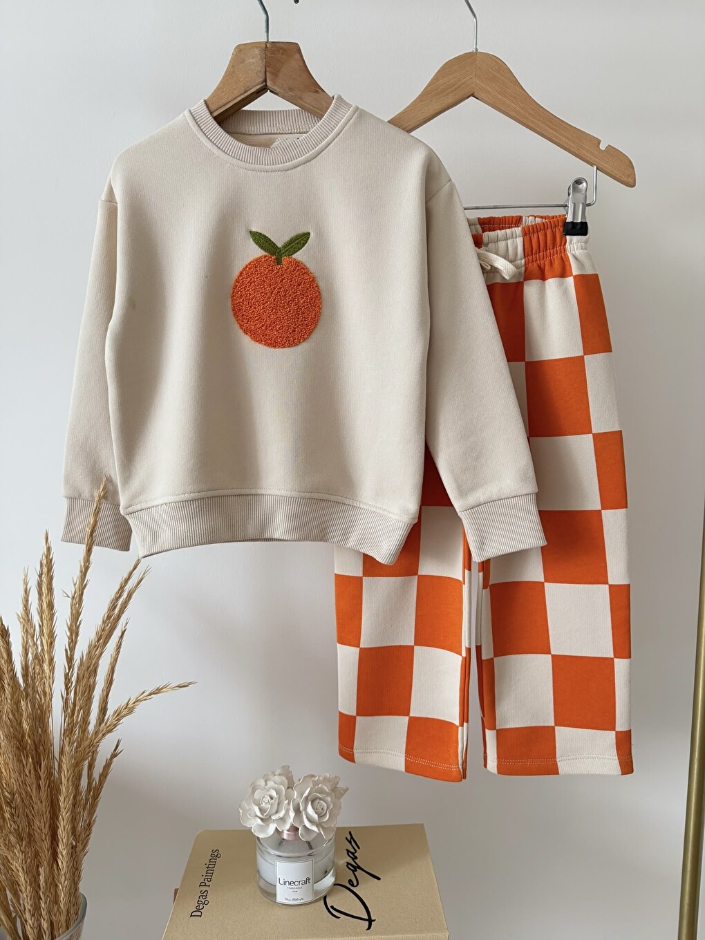 Beyaz Çocuk Portakal Nakışlı Ekru Sweatshirt Ve Turuncu Dama Eşofman Takımı-3