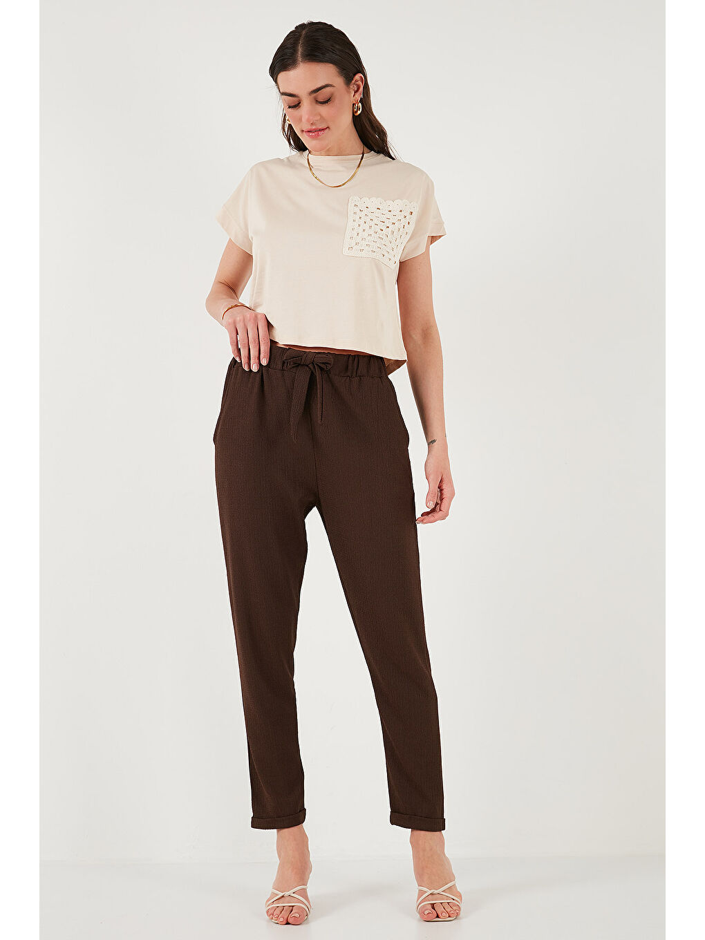 Kahverengi Belden Bağlamalı Cepli Kısa Paça Dar Kesim Pantolon 5869017-2