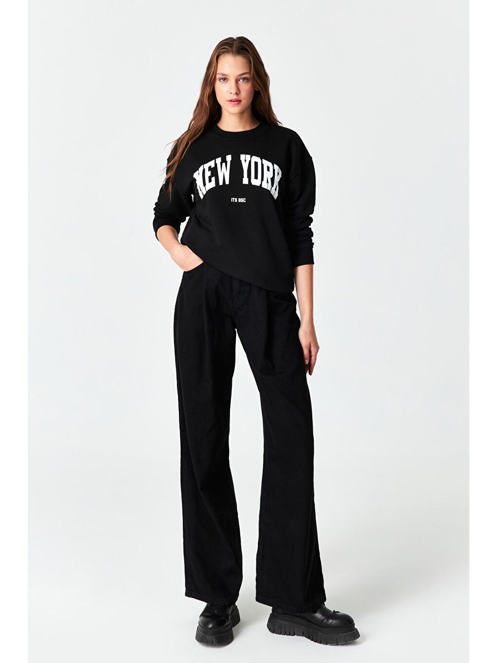 it's basic Siyah Kadın Siyah Renk New York Baskılı Oversize Üç İplik Sweatshirt - 2