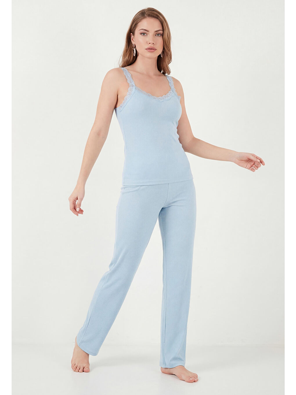 Mavi Regular Fit Güpür Detaylı Askılı Yuvarlak Yaka Kadın Pijama Takımı 65770822-1