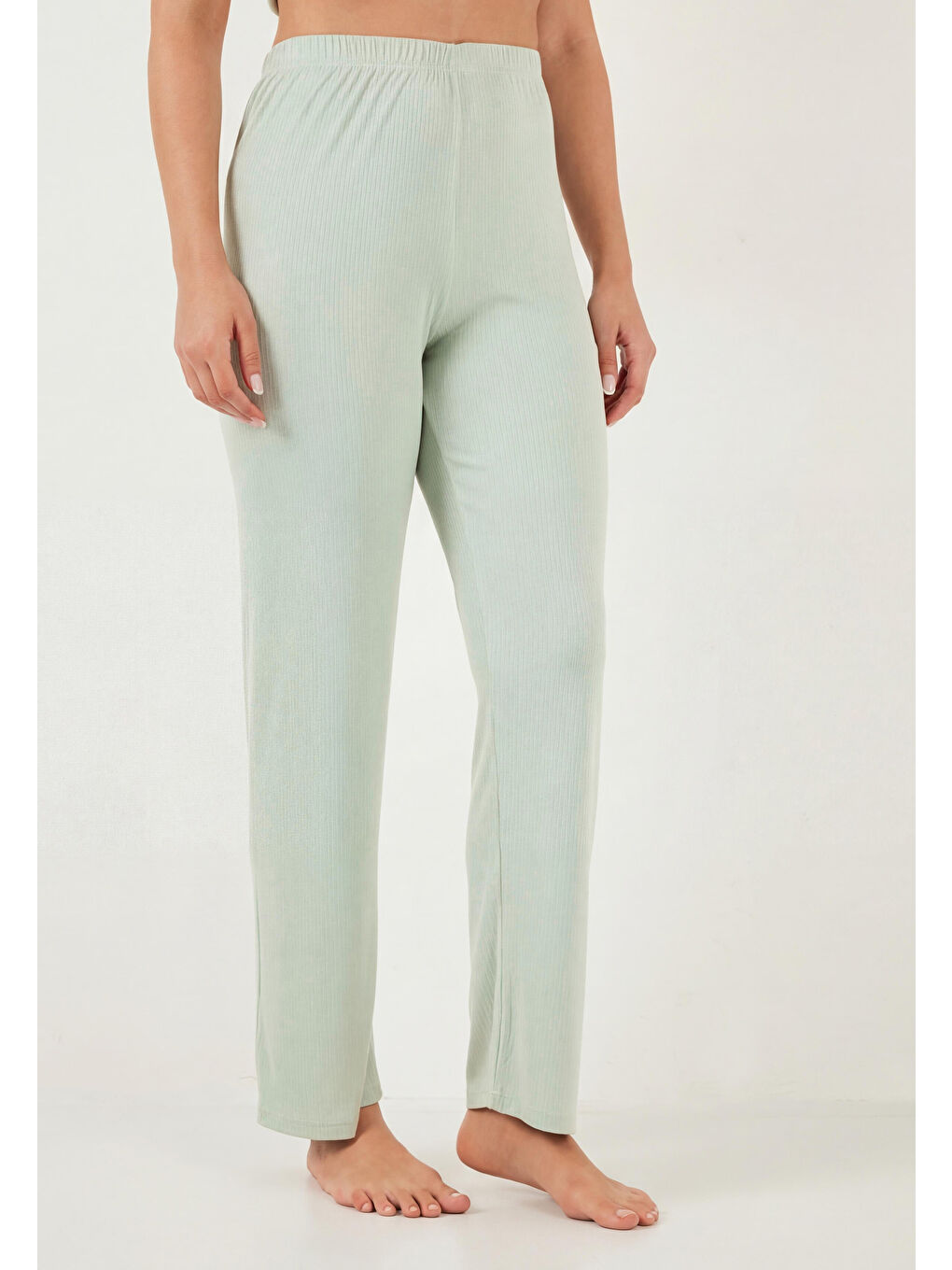 Yeşil Regular Fit Güpür Detaylı Askılı Yuvarlak Yaka Kadın Pijama Takımı 65770822-4