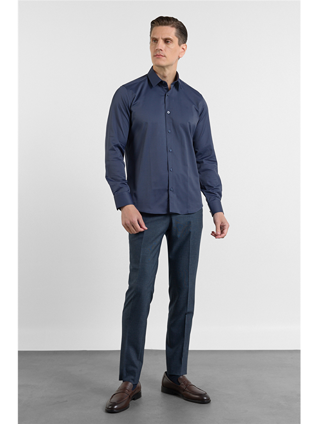 Koyu Lacivert Sert Yaka Uzun Kol Cepsiz Slim Fit Pamuklu Gömlek 1004255228-1