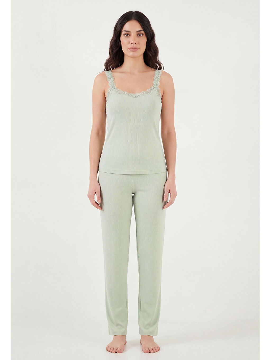 Yeşil Regular Fit Güpür Detaylı Askılı Yuvarlak Yaka Kadın Pijama Takımı 65770822-5