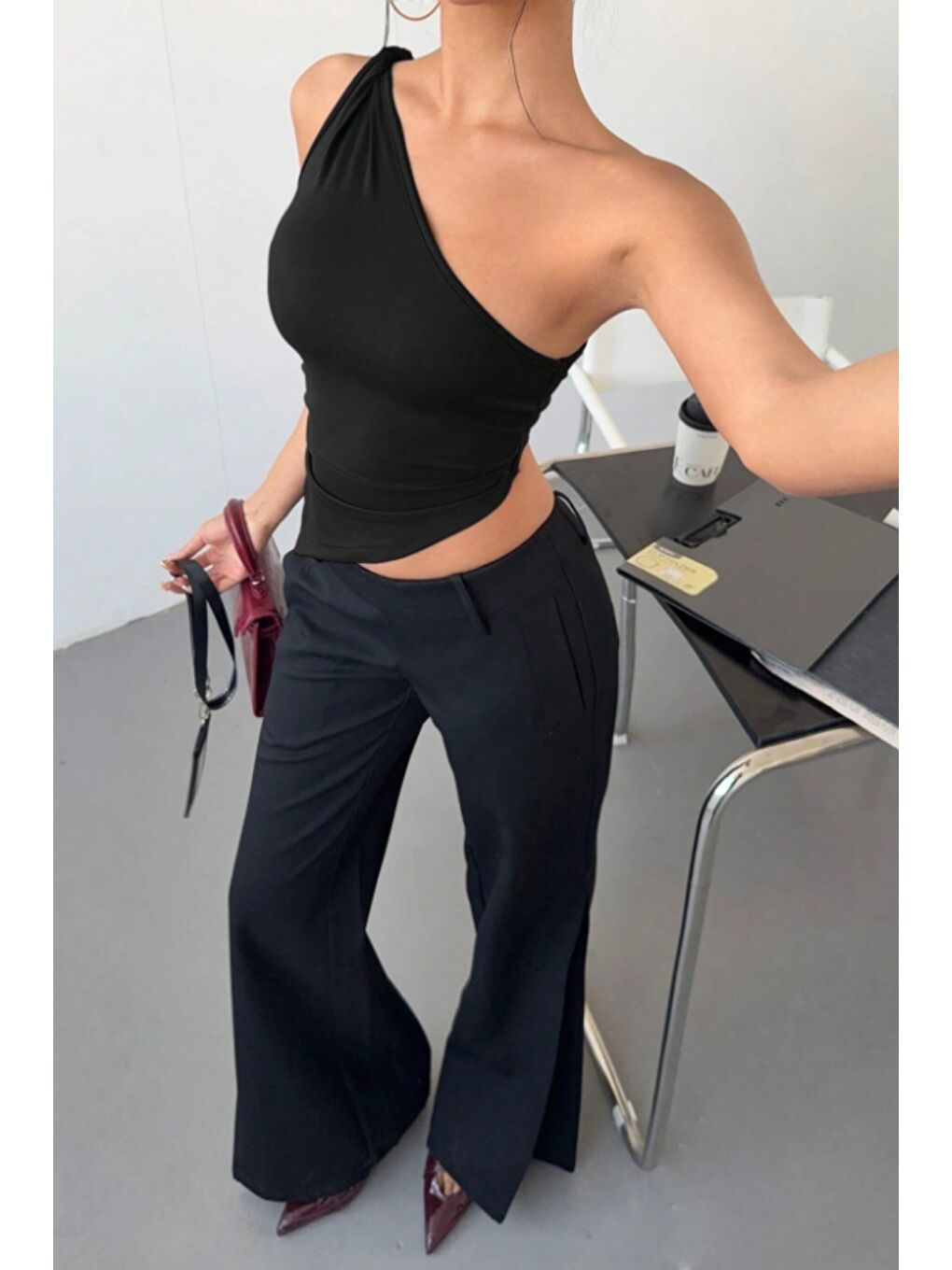 Siyah Kadın Tek Omuz Bluz Asimetrik Kesim Elastanlı Crop ve Modern Tasarım-1