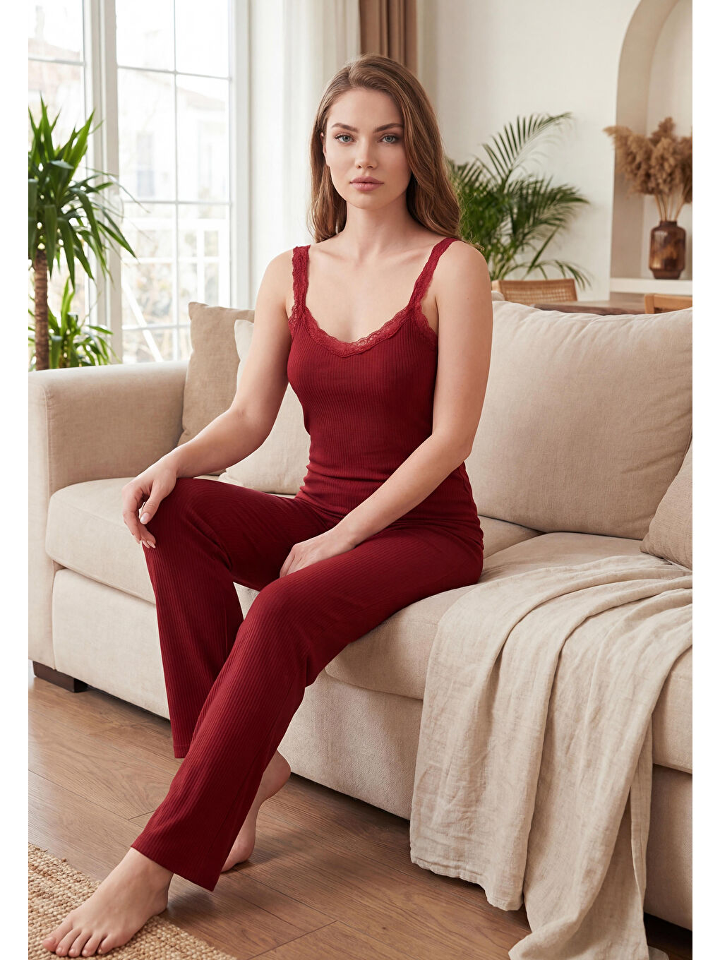 Bordo Regular Fit Güpür Detaylı Askılı Yuvarlak Yaka Kadın Pijama Takımı 65770822