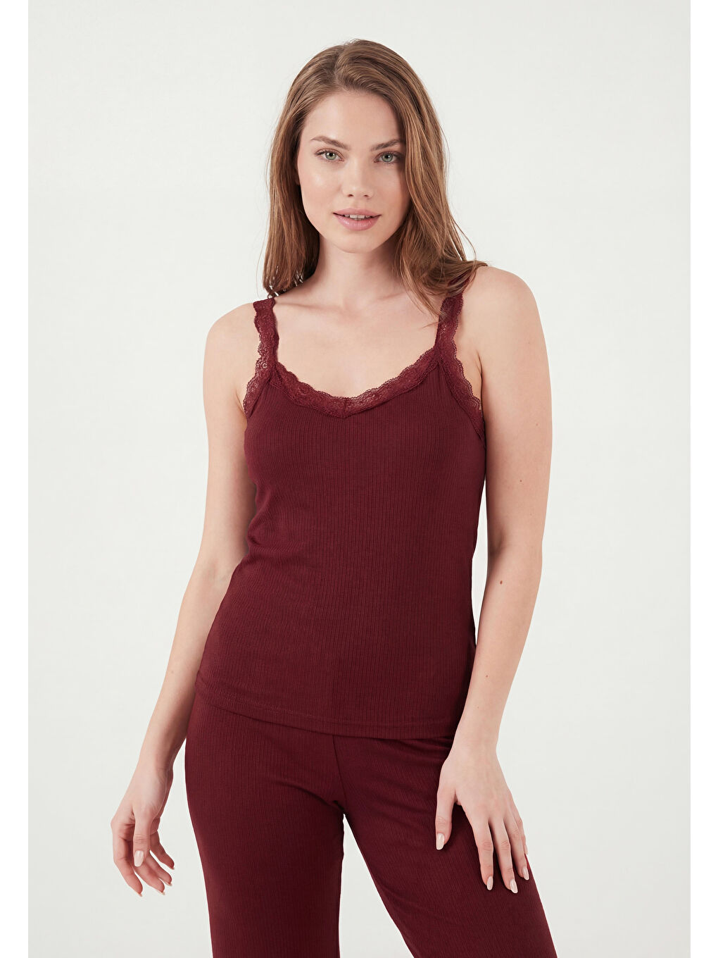 Bordo Regular Fit Güpür Detaylı Askılı Yuvarlak Yaka Kadın Pijama Takımı 65770822-1