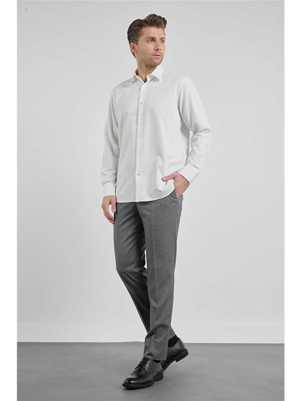 Ekru Krem Sert Yaka Uzun Kol Cepsiz Comfort Fit Pamuklu Gömlek 1004255914-1