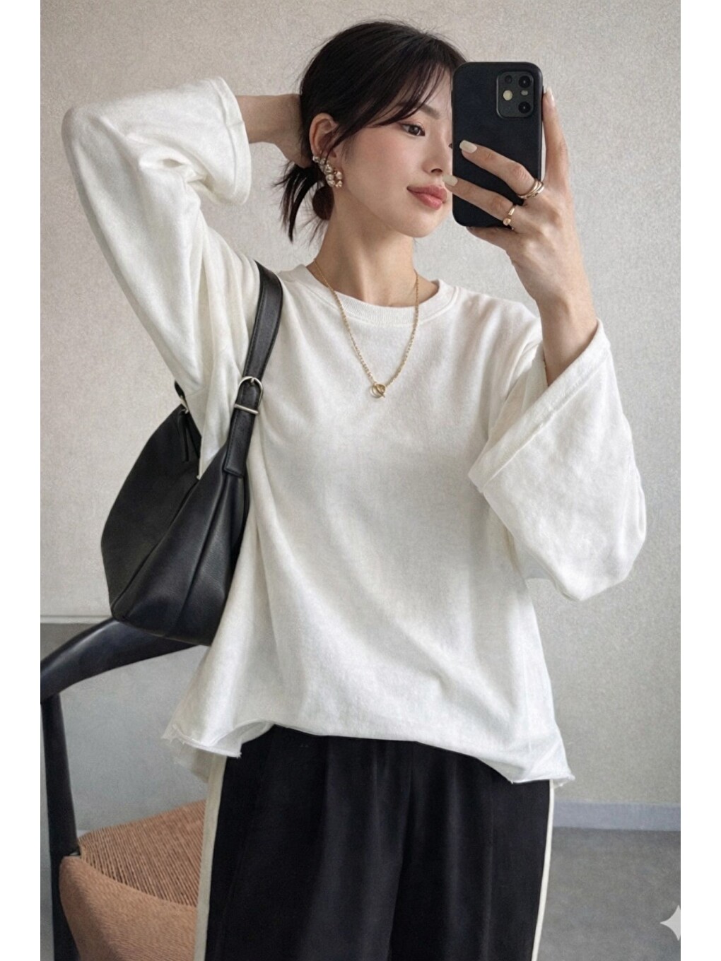 Beyaz Oversize Kesim Bisiklet Yaka Uzun Kollu Sweatshirt-1