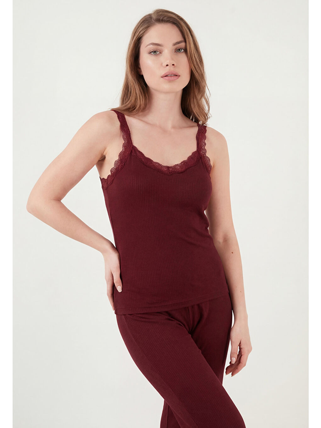 Bordo Regular Fit Güpür Detaylı Askılı Yuvarlak Yaka Kadın Pijama Takımı 65770822-2