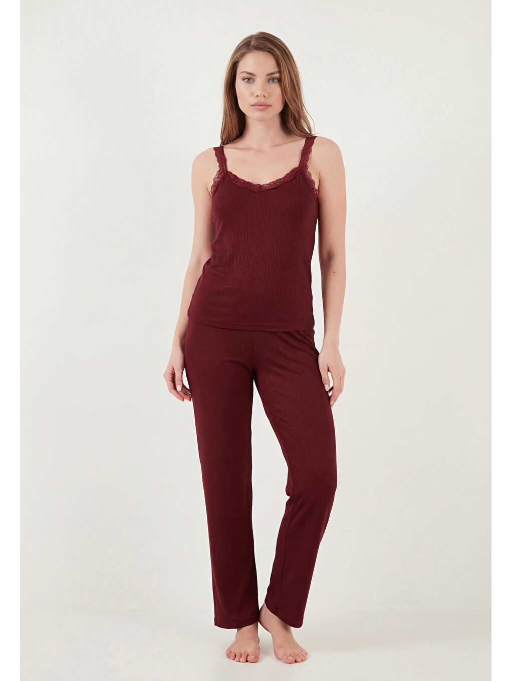 Bordo Regular Fit Güpür Detaylı Askılı Yuvarlak Yaka Kadın Pijama Takımı 65770822-4