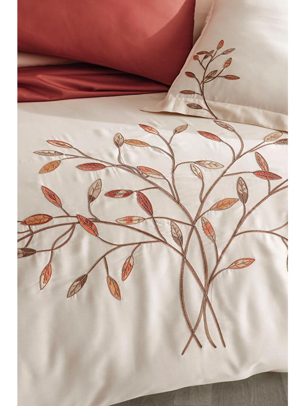 Ekru Amor Nakışlı %100 Pamuk Saten Çift Kişilik Nevresim Takımı-2