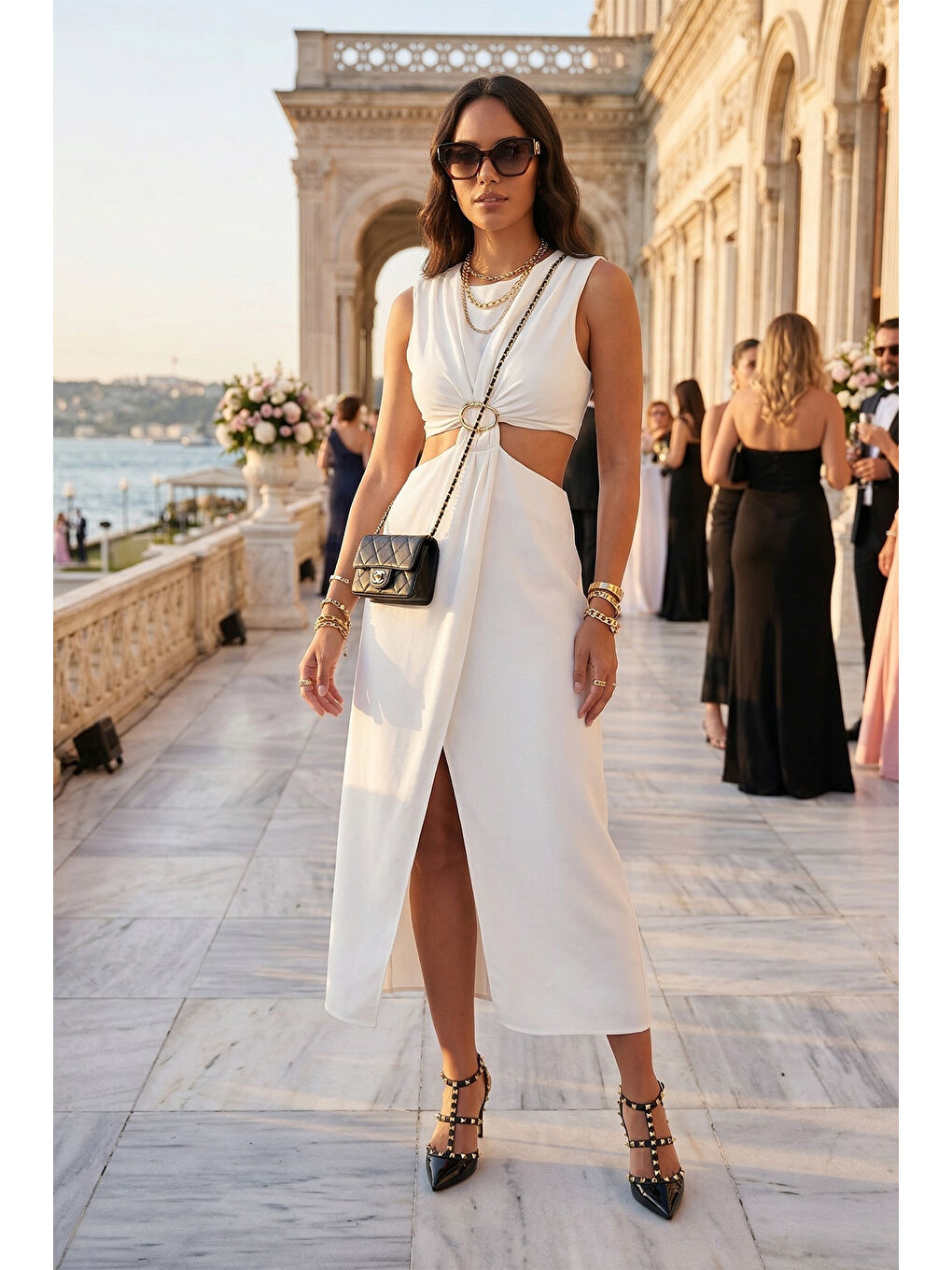 Ekru A Kesim Bisiklet Yaka Yırtmaçlı Aksesuar Detaylı Midi Boy Elbise 6525743