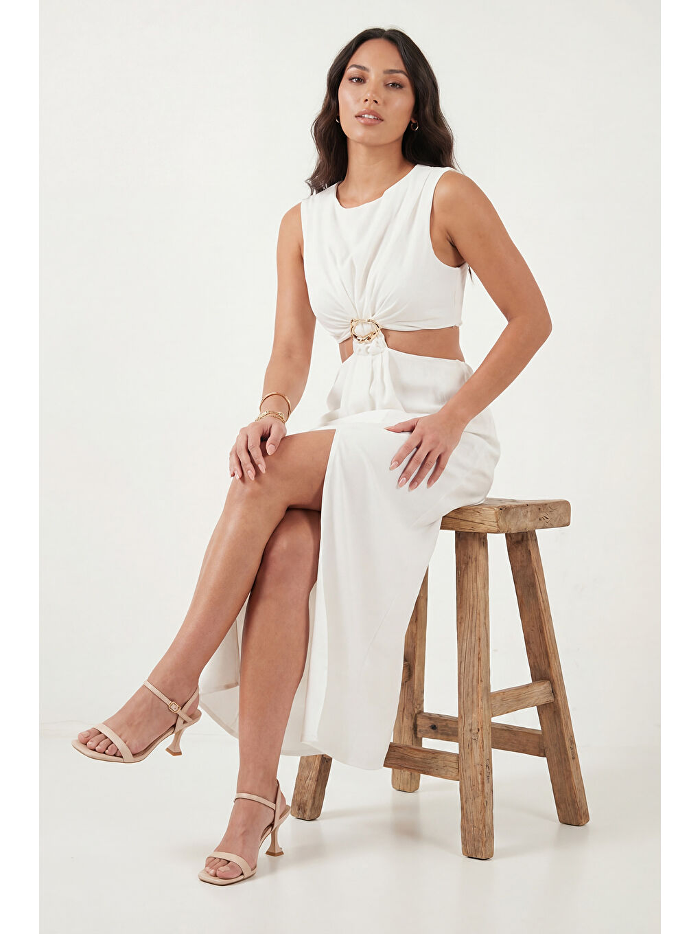 Ekru A Kesim Bisiklet Yaka Yırtmaçlı Aksesuar Detaylı Midi Boy Elbise 6525743-3