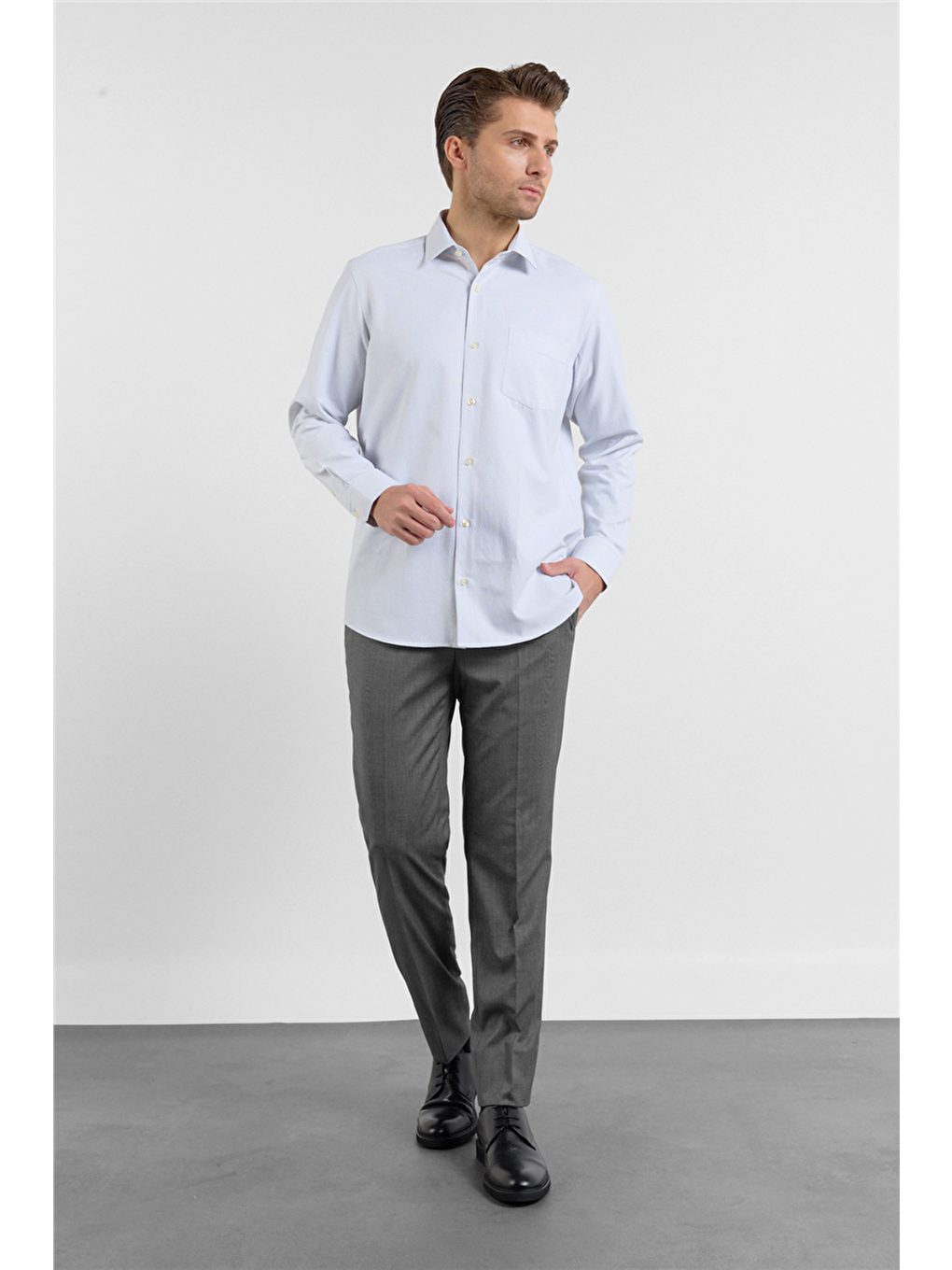 Optik Beyaz Kendinden Desenli Sert Yaka Uzun Kol Cepli Comfort Fit Pamuklu Gömlek 1004255226-1