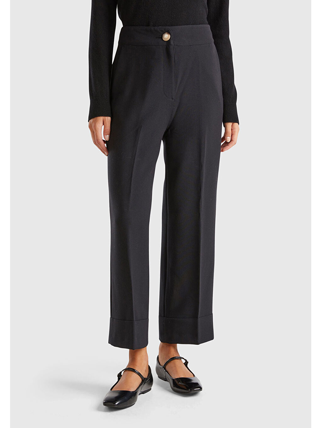 Kadın Siyah Yün ve Viskoz Karışımlı Pile Detaylı Kıvrık Paça Pantolon-1