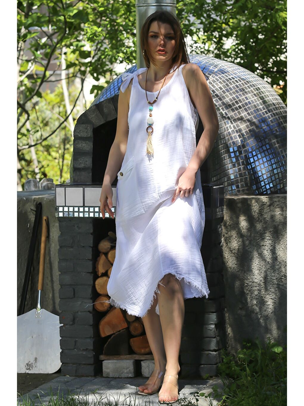 Beyaz V Yaka Askılı Bağlamalı Cepli Pis Dikişli Casual Müslin Asimetrik Dokuma Elbise 115 55-2