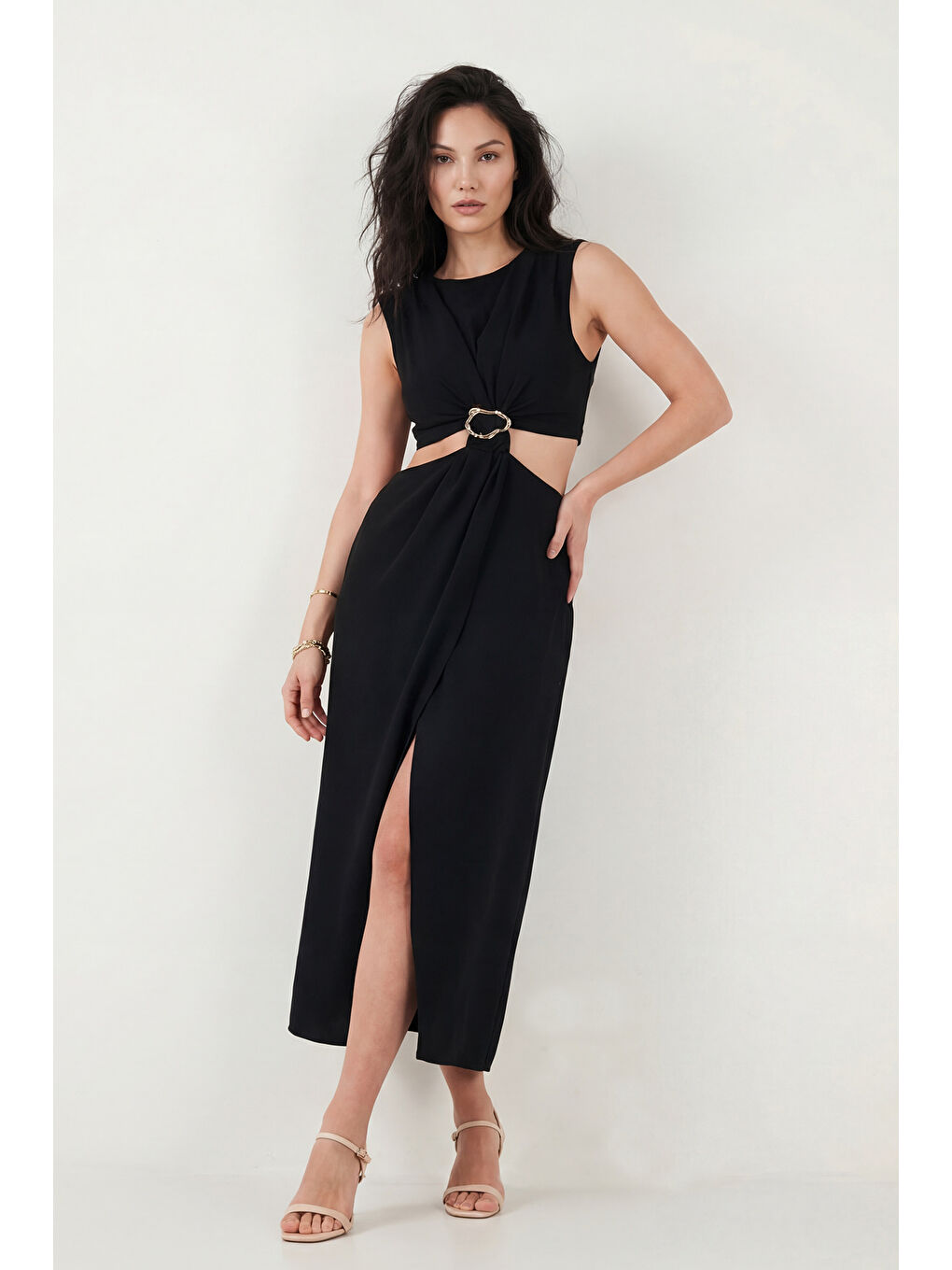 Siyah A Kesim Bisiklet Yaka Yırtmaçlı Aksesuar Detaylı Midi Boy Elbise 6525743-2