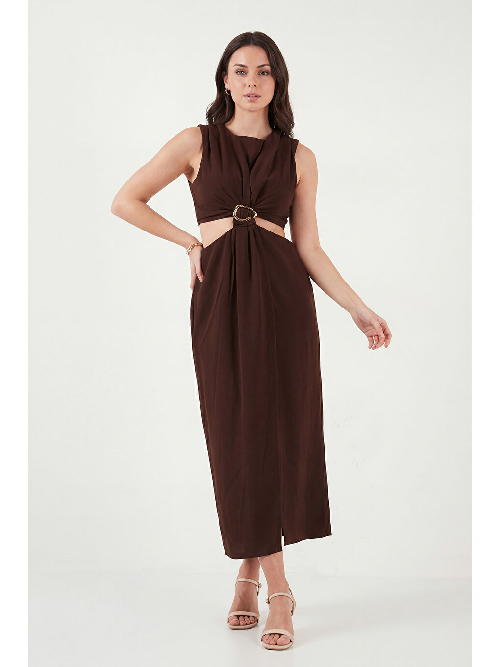 Kahverengi A Kesim Bisiklet Yaka Yırtmaçlı Aksesuar Detaylı Midi Boy Elbise 6525743-1