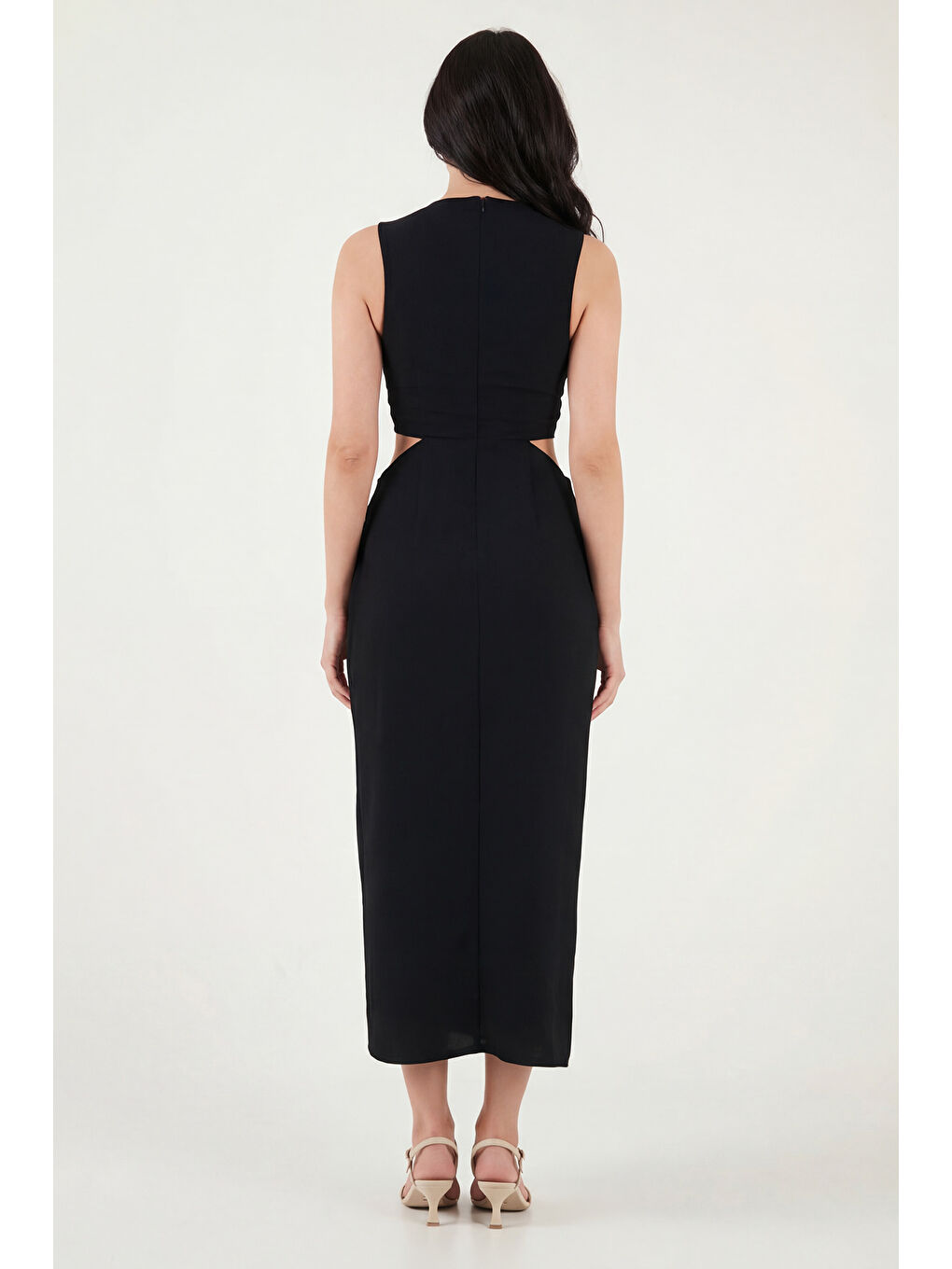Siyah A Kesim Bisiklet Yaka Yırtmaçlı Aksesuar Detaylı Midi Boy Elbise 6525743-4