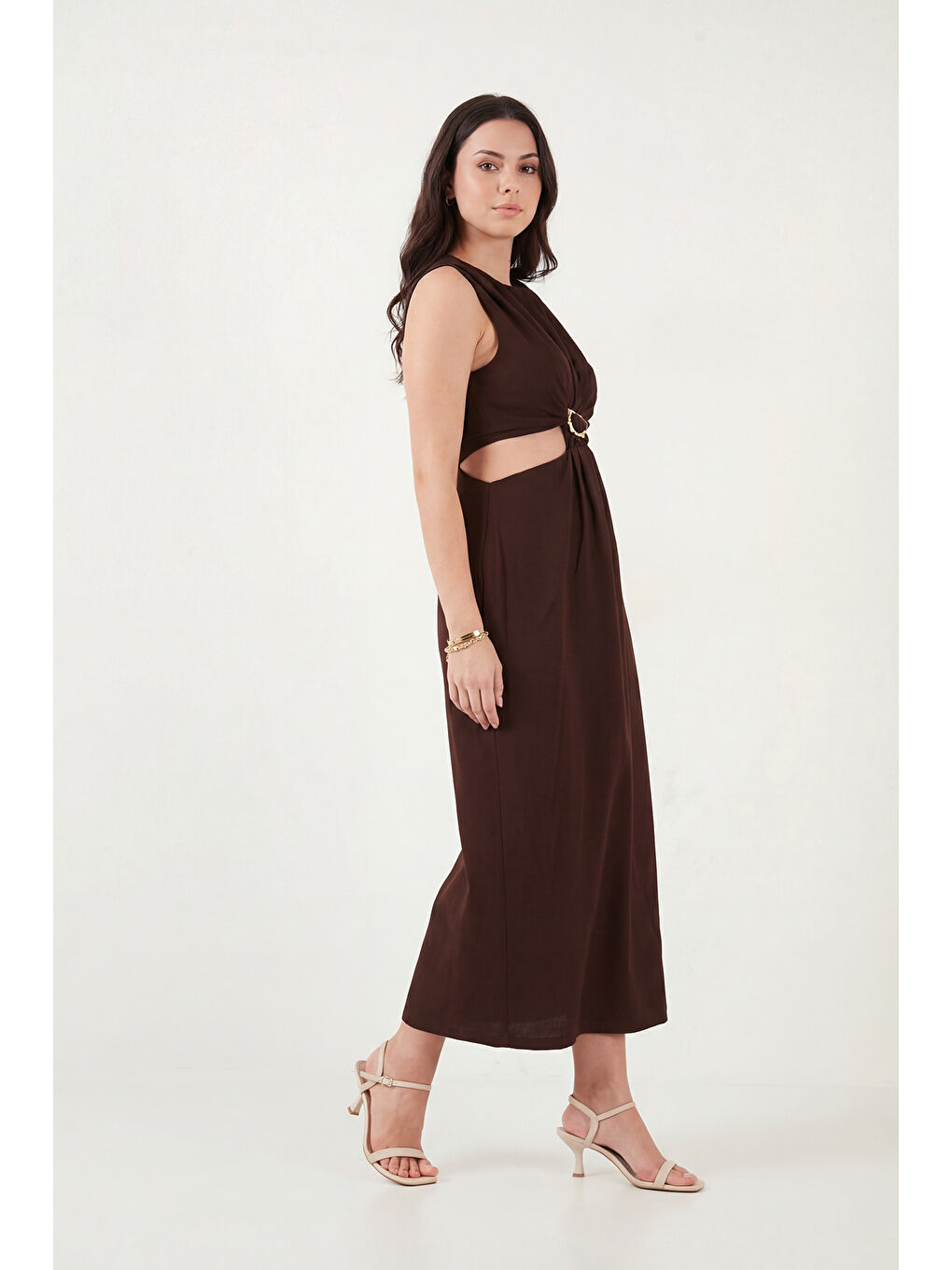 Kahverengi A Kesim Bisiklet Yaka Yırtmaçlı Aksesuar Detaylı Midi Boy Elbise 6525743-2