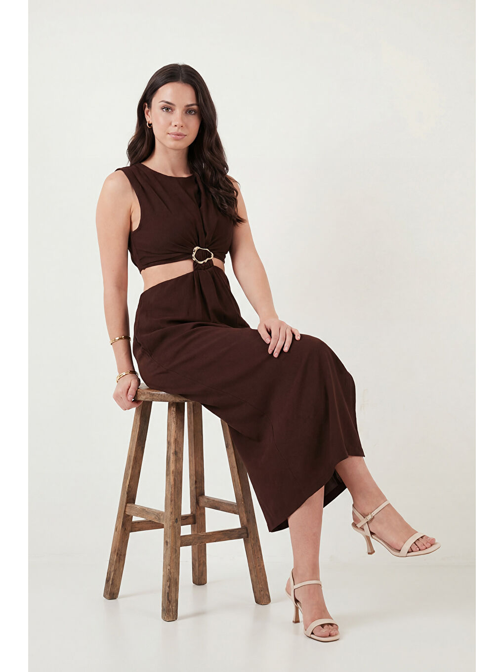 Kahverengi A Kesim Bisiklet Yaka Yırtmaçlı Aksesuar Detaylı Midi Boy Elbise 6525743-3