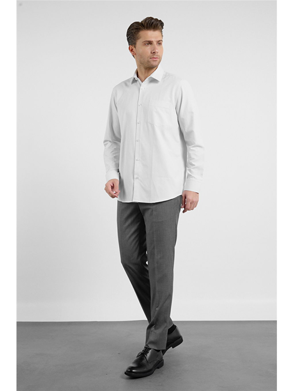 Bej-Beyaz Kendinden Desenli Sert Yaka Uzun Kol Cepli Comfort Fit Pamuklu Gömlek 1004255226-1