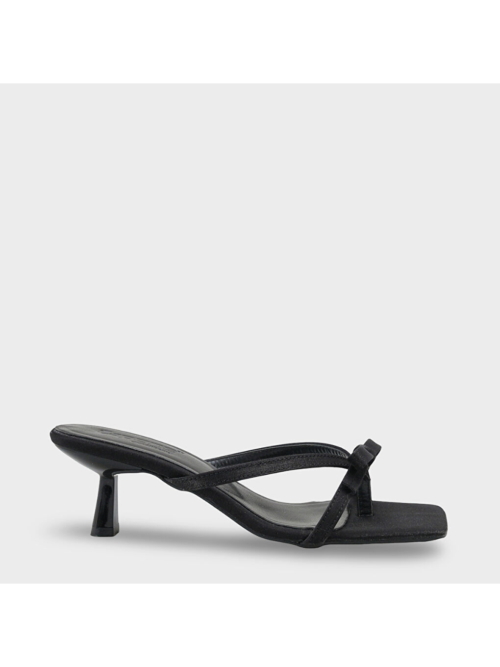 Siyah Rebekah Saten Orta Topuklu Küt Burunlu Kadın Terlik