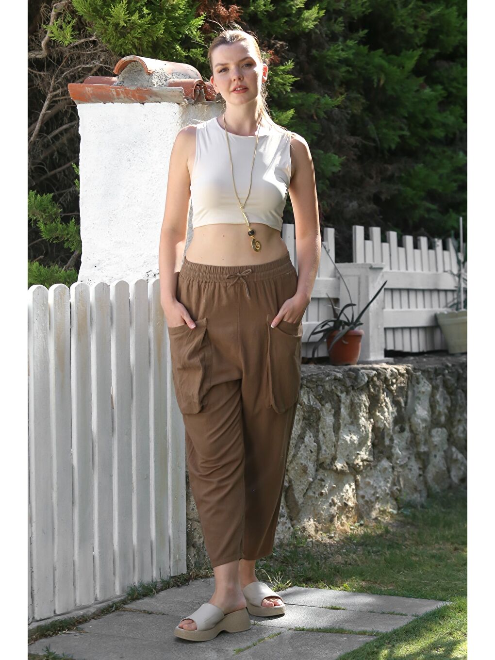 Kahverengi Organik Pamuk Tarçın Rengi Kargo Cepli Lastikli Ve Bağlamalı Bel Şalvar Dokuma Pantolon 100 65-4