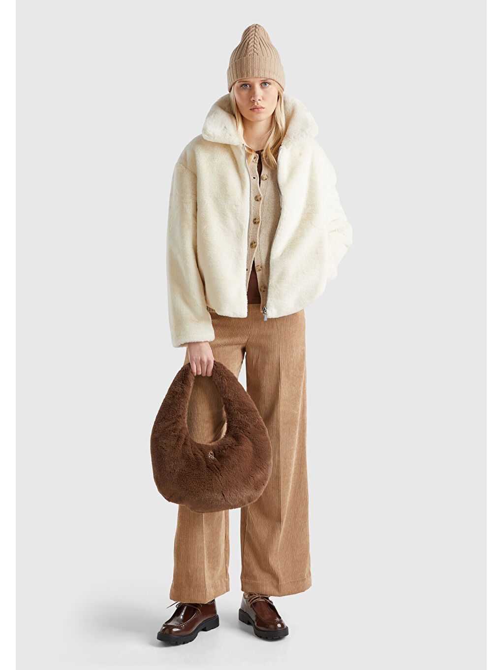 Ekru Kadın Krem Yaka Detaylı Önü Fermuar Kapamalı Yanları Cepli Teddy Mont