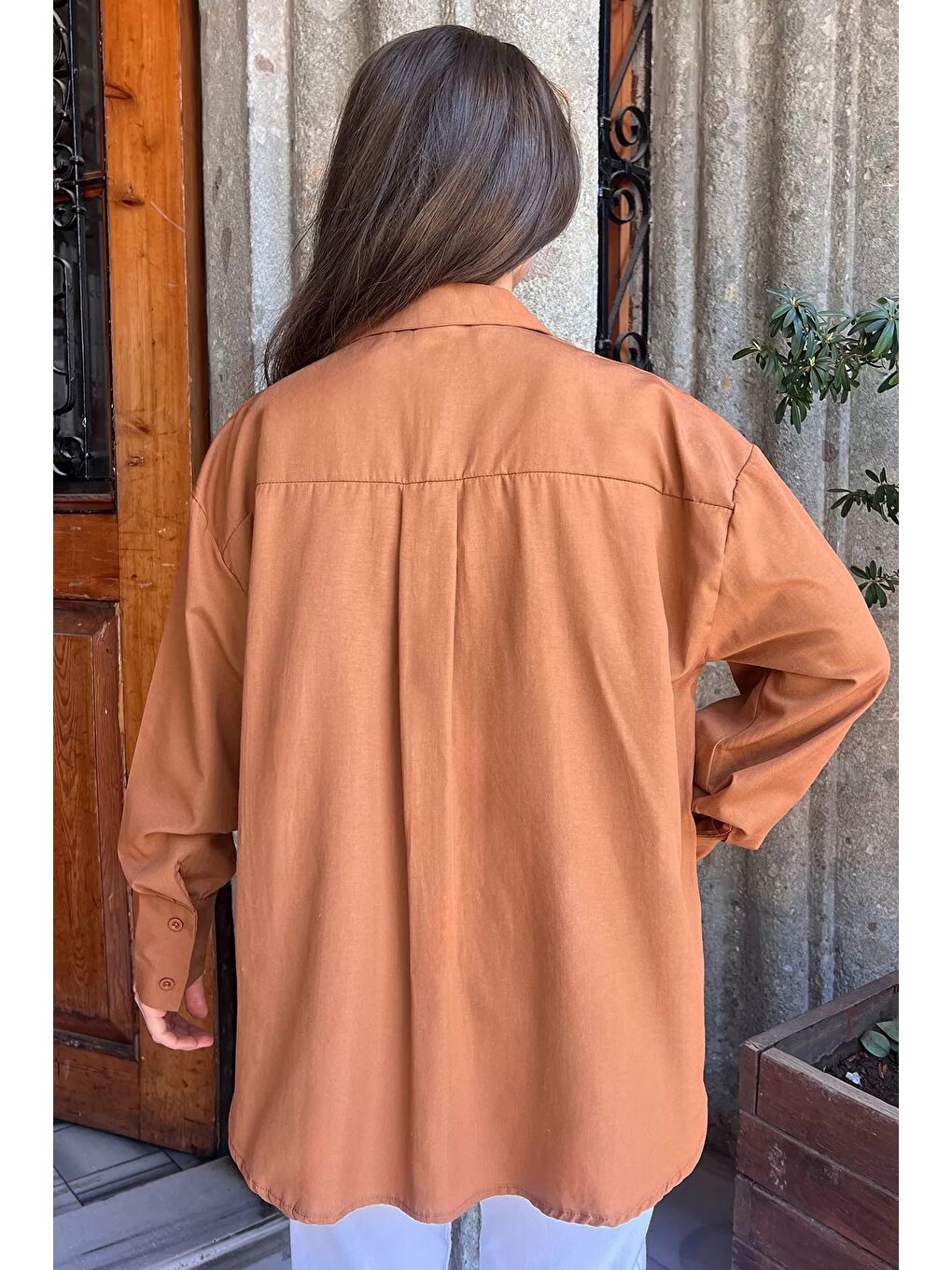 Kahverengi Gül Detaylı Tarz Kadın Gömlek-3