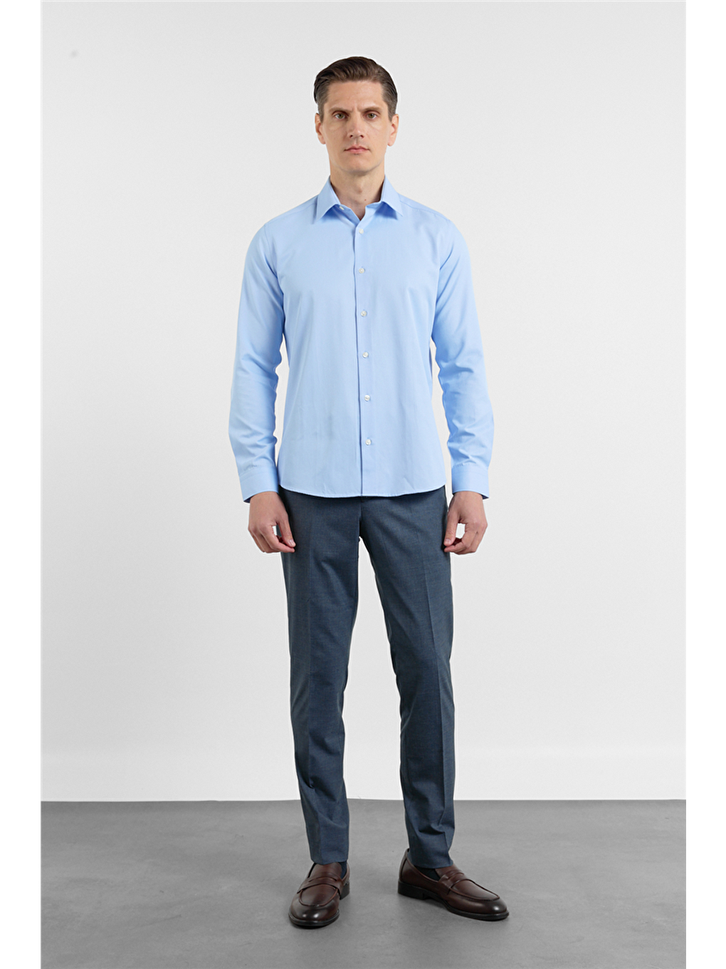 Açık Mavi Sert Yaka Uzun Kol Cepsiz Slim Fit Pamuklu Gömlek 1004255913-1