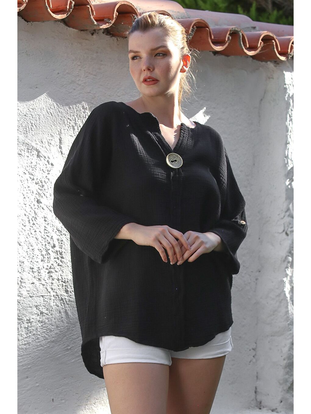 Siyah Havuz Yaka Düğmeli 3/4 Kol Yıkamalı Casual Müslin Dokuma Bluz 75 70-3