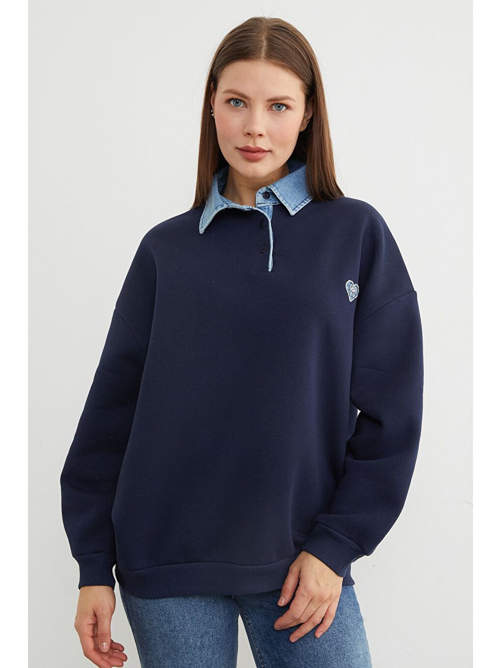 Lacivert 3 İplik Kalp Nakışlı Polo Yaka Denim Detaylı Sweatshirt-1