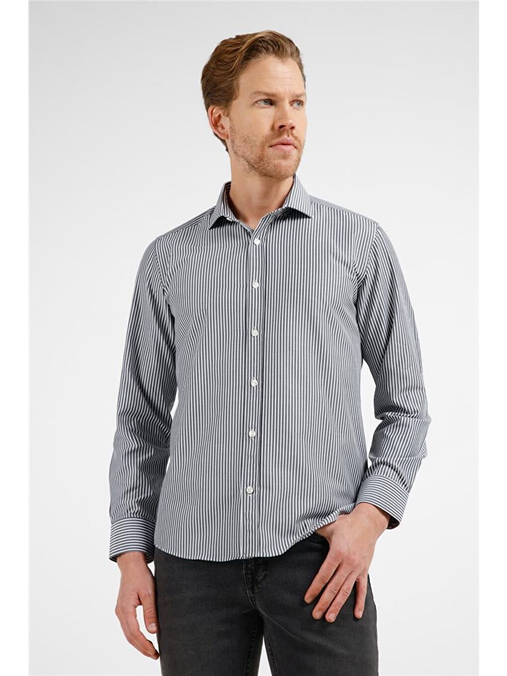 Siyah - Beyaz Çizgili Desen İtalyan Yaka Uzun Kol Cepsiz Slim Fit Pamuklu Gömlek 1004255217