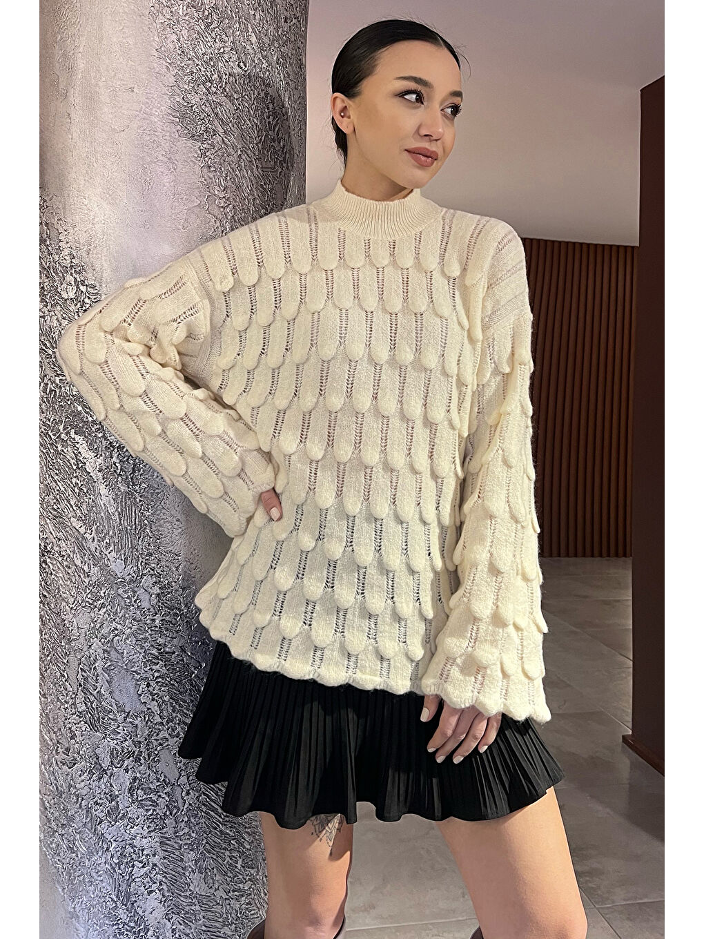 Ekru Bisiklet Yaka Ajurlu Kabartma Desenli Kadın Triko Kazak