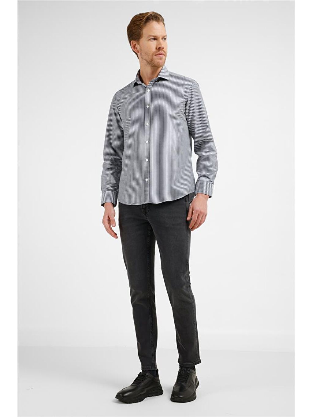 Siyah - Beyaz Çizgili Desen İtalyan Yaka Uzun Kol Cepsiz Slim Fit Pamuklu Gömlek 1004255217-1