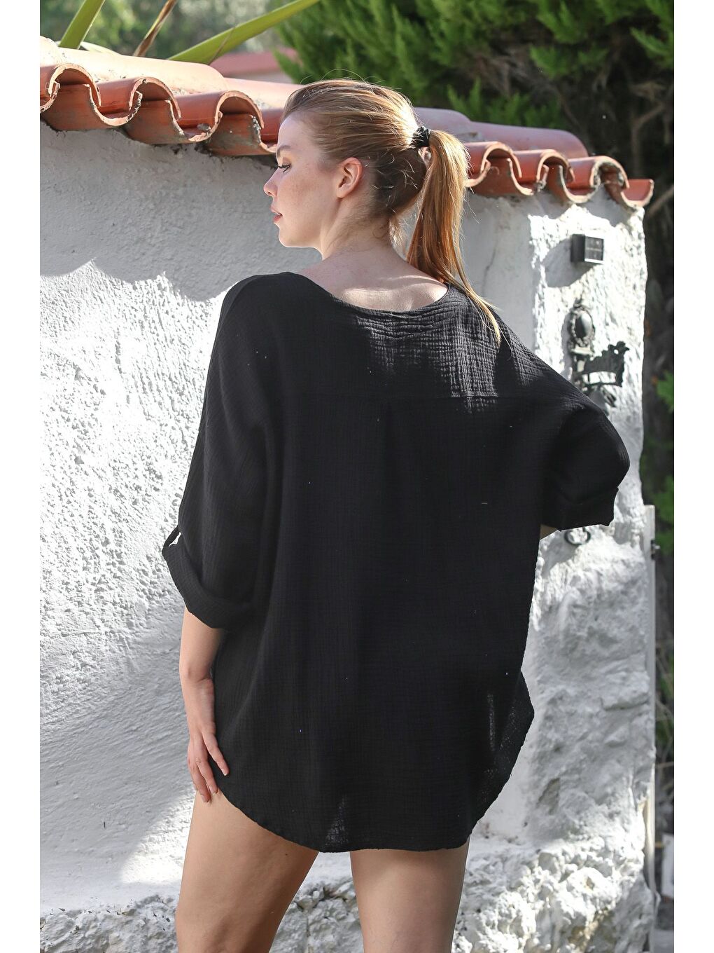 Siyah Havuz Yaka Düğmeli 3/4 Kol Yıkamalı Casual Müslin Dokuma Bluz 75 70-7