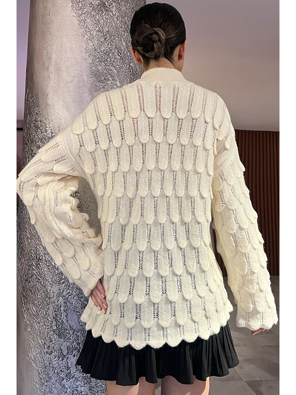 Ekru Bisiklet Yaka Ajurlu Kabartma Desenli Kadın Triko Kazak-3