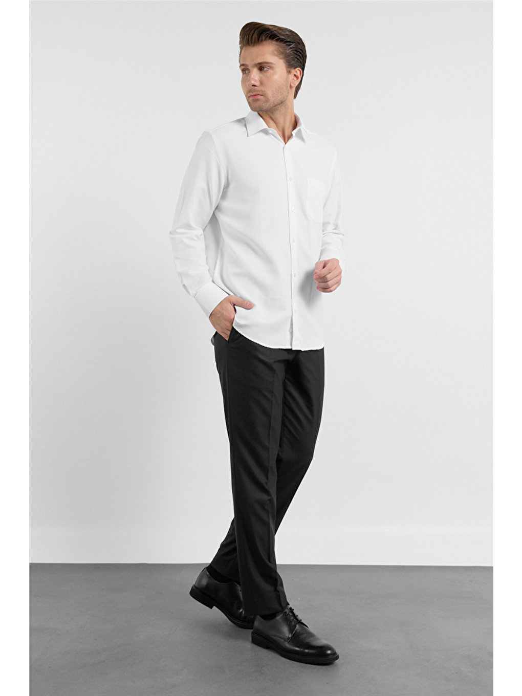 Beyaz Kendinden Desenli Sert Yaka Uzun Kol Cepli Comfort Fit Pamuklu Gömlek 1004255206-1