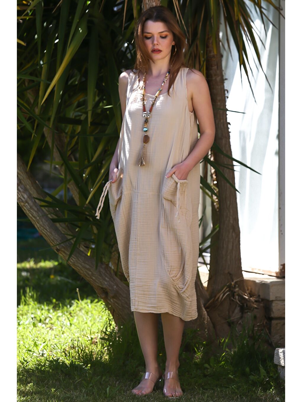 Koyu Bej Havuz Yaka Kolsuz Cepli Casual Müslin Salaş Dokuma Elbise 125 60-4